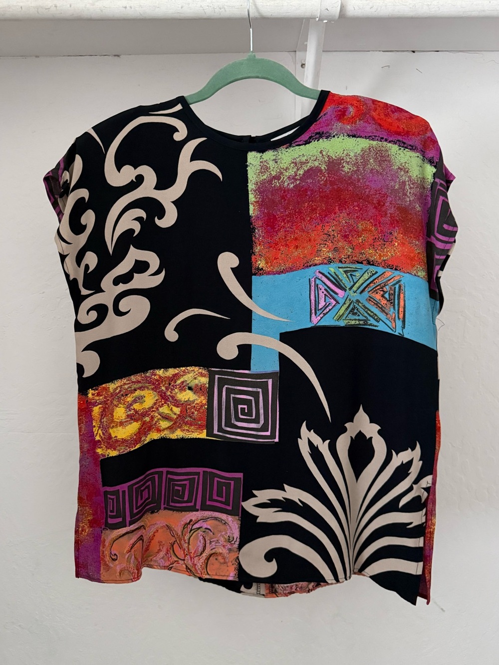 Vintage 80s-90s Platinum Dorothy Schoelen Vibrant Print Rayon Shell